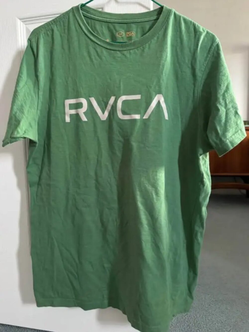 RVCA green logo tee